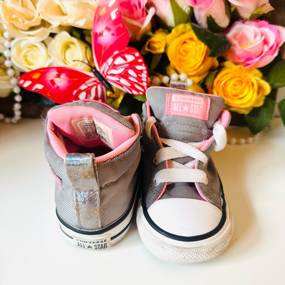 Baby girl converse shoes very cute - Picture 2 of 4